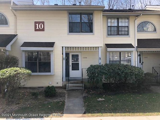 1st image of 1004 Arlington Dr Unit 4