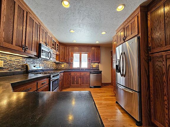 3rd image of 4650 Chatham Ln