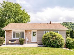 2 Brenda Ave, Jeannette, PA 15644