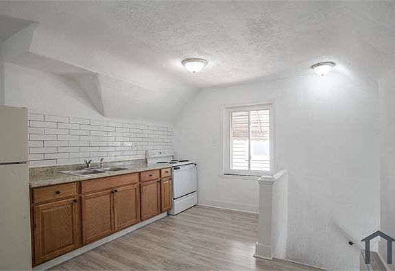 5th image of 15917 Woodingham Dr #1