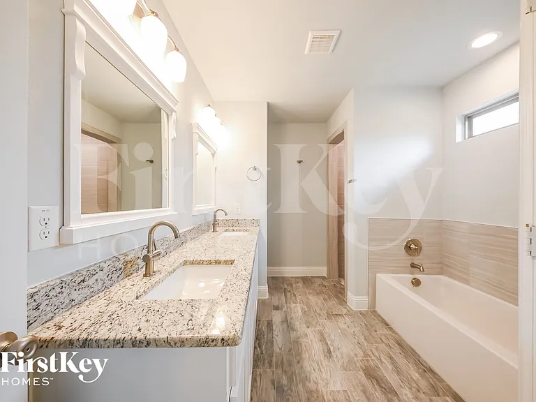 6014 Kemrock Dr — Photo 9
