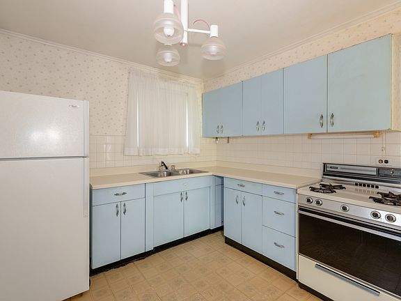 5th image of 315 Neola St