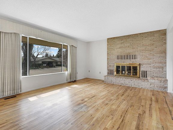 2nd image of 830 Royal Oak Ct