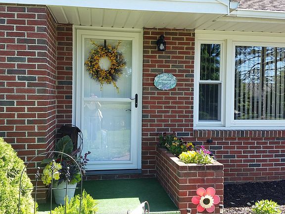 4th image of 213 Lincoln Dr