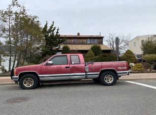 11 Butternut Ln, Levittown, NY 11756