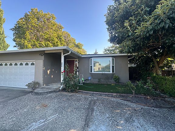 3rd image of 922 Barstow Ct