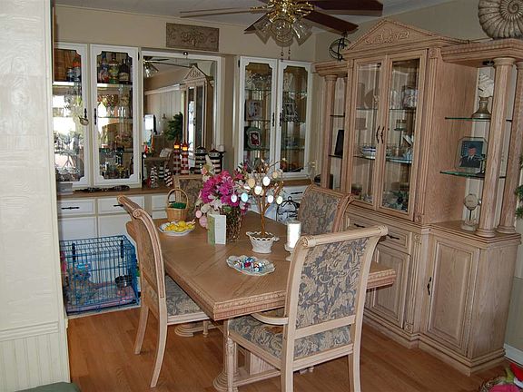 4th image of 645 Coral Cir