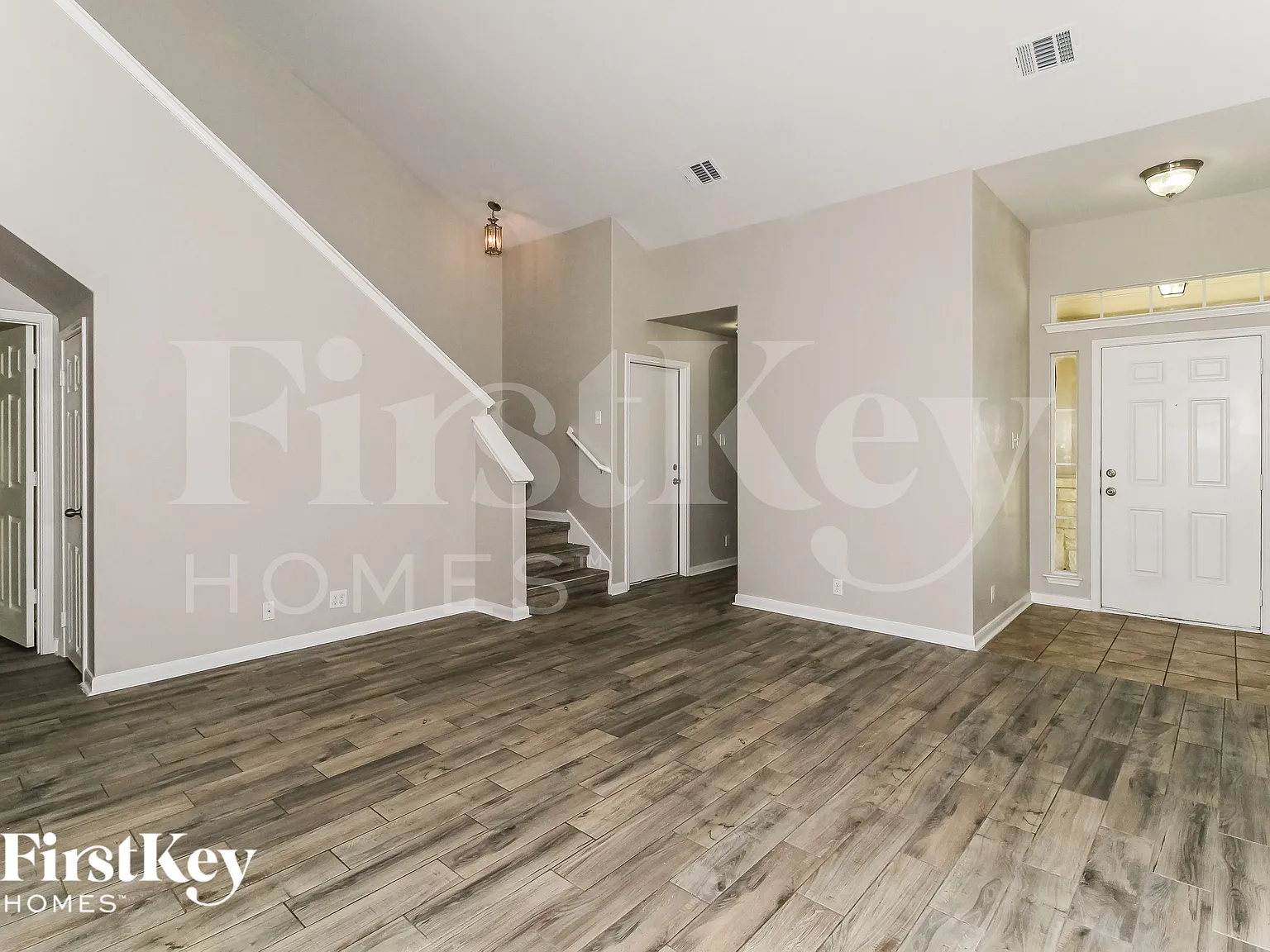 4 bed, 2.5 bath, 1758 sqft, $1,590 — Photo 2