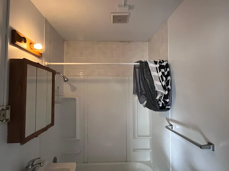 1054 Cedar St #2 — Photo 5