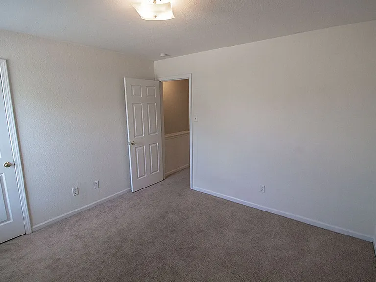 5200-5202 Tessa Way — Photo 22