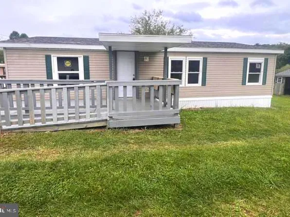 19 Sammy Mobile Home Park Rd, Schuylkill Haven, PA 17972