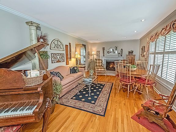 3rd image of 35 Woodland Dr