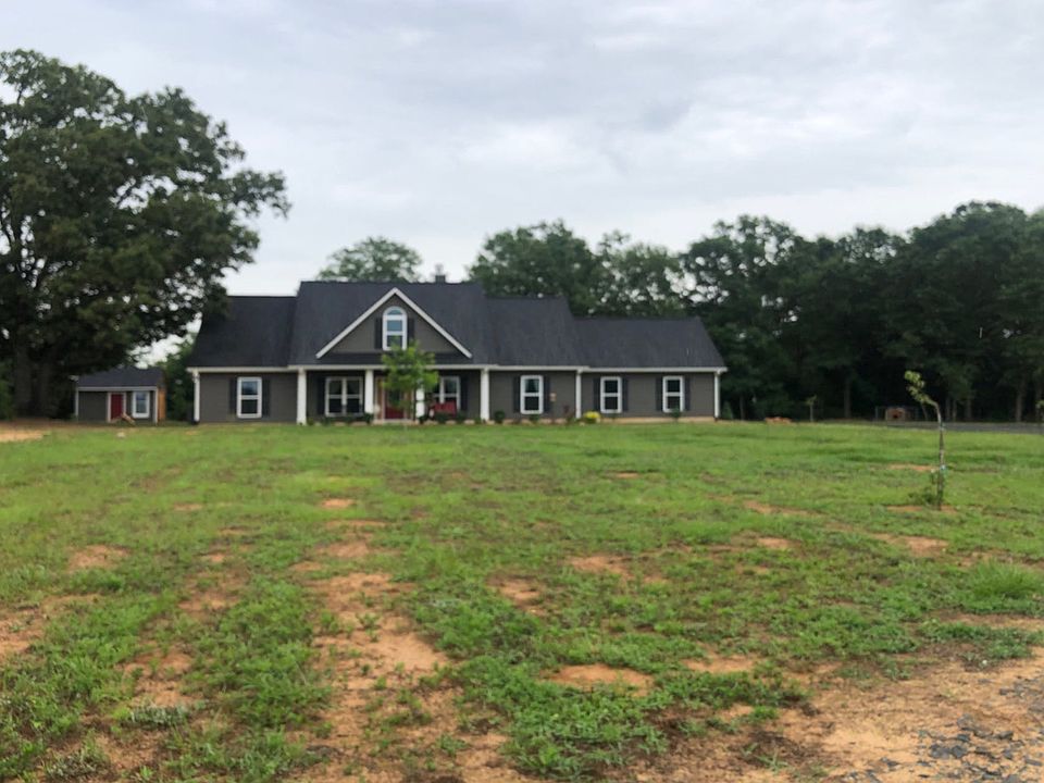 1st image of 745 Thrasher Rd