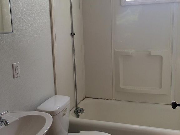 3rd image of 3930 Pine Ave #1