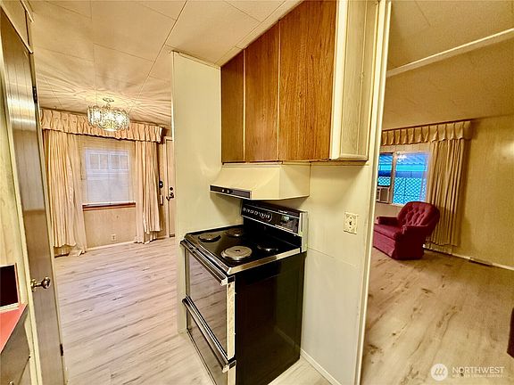 5th image of 18137 31st Avenue S