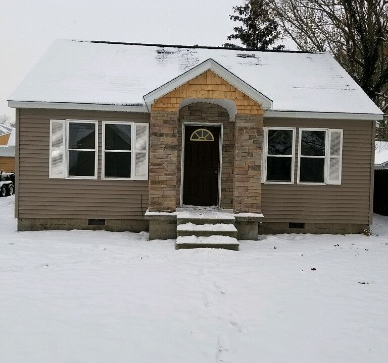 1st image of 902 E Smith St