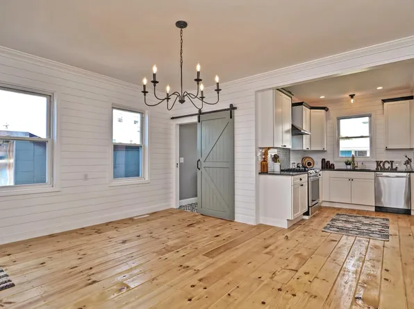 16 9th St, Providence, RI 02906