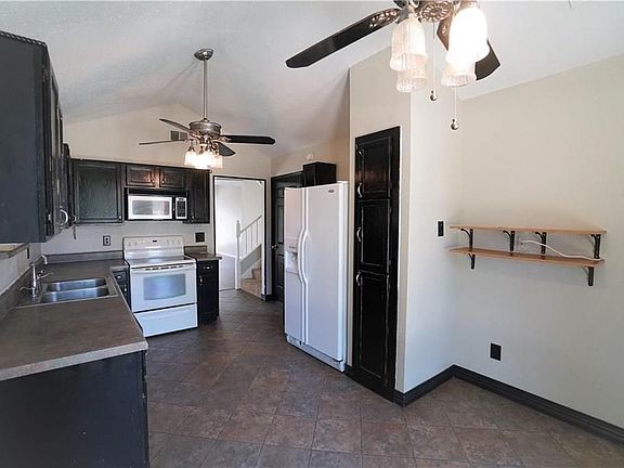 4th image of 1380 Chinaberry Dr