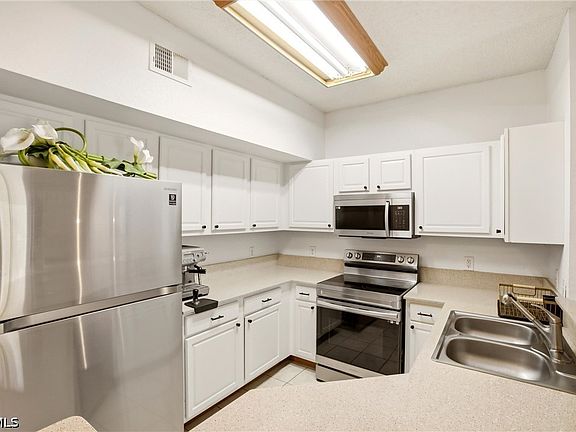 3rd image of 15590 Ocean Walk Cir APT 313