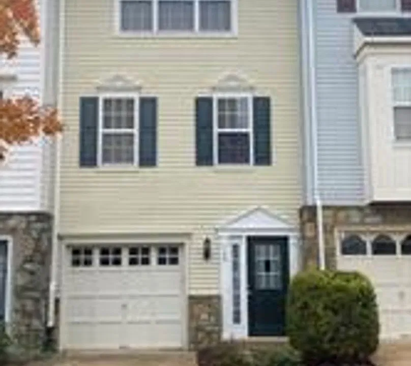 109 Meadows Ln