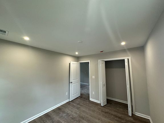 4th image of 1409 N Wakefield St