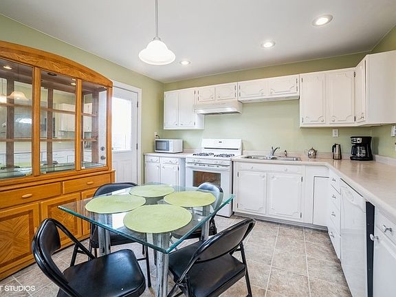 3rd image of 429 Singapore Ln
