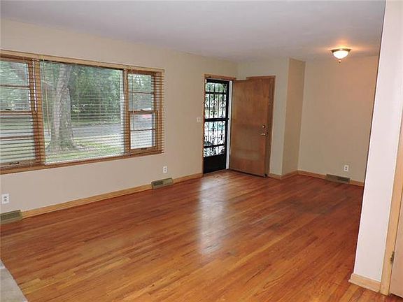 4th image of 14700 E 39th Ter S