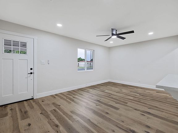 5th image of 215 Lombardy Lane