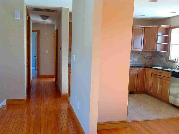 4th image of 28 Victoria Dr