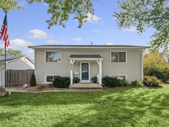 210 Pine St, Waverly, IA 50677