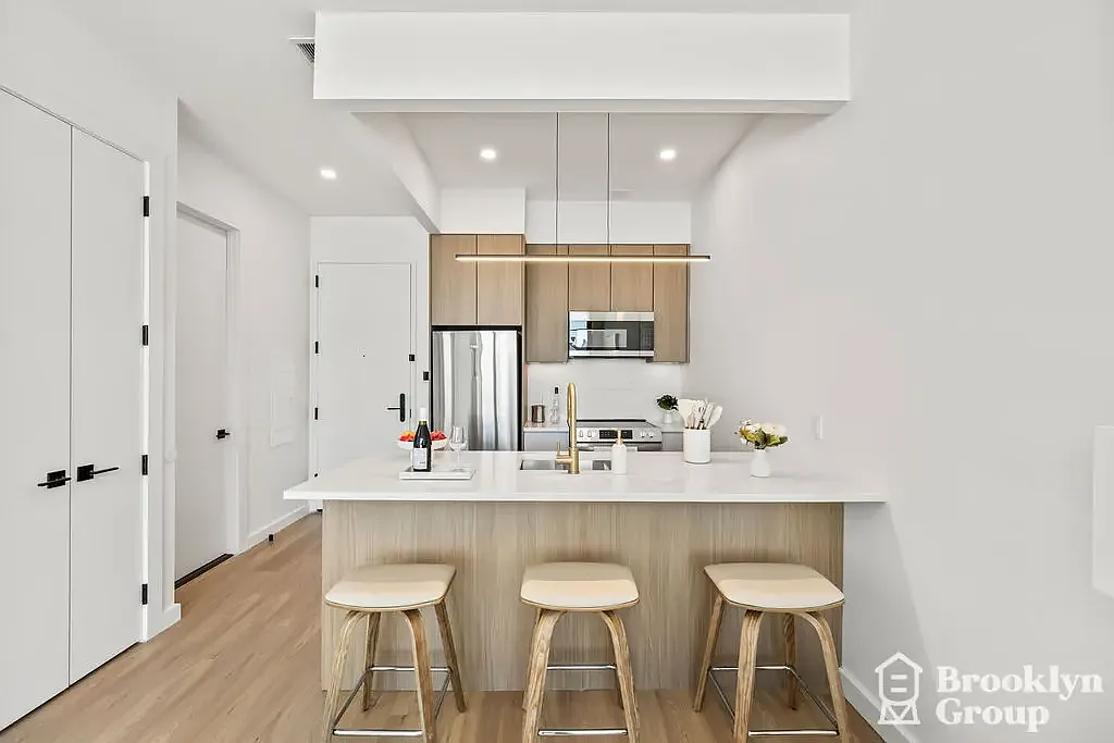 Building Photo - 556 Baltic St #604