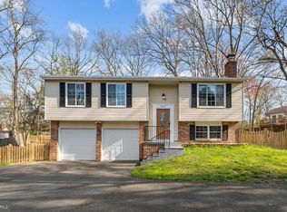 8463 Yellow Leaf Ct, Springfield, VA 22153