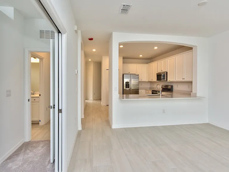2591 Vine Ave — Photo 5