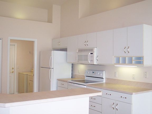 3rd image of 41 Ballard Ln