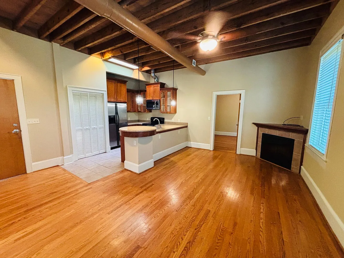 2 Bedroom, 1 Bath Apartment — Photo 3