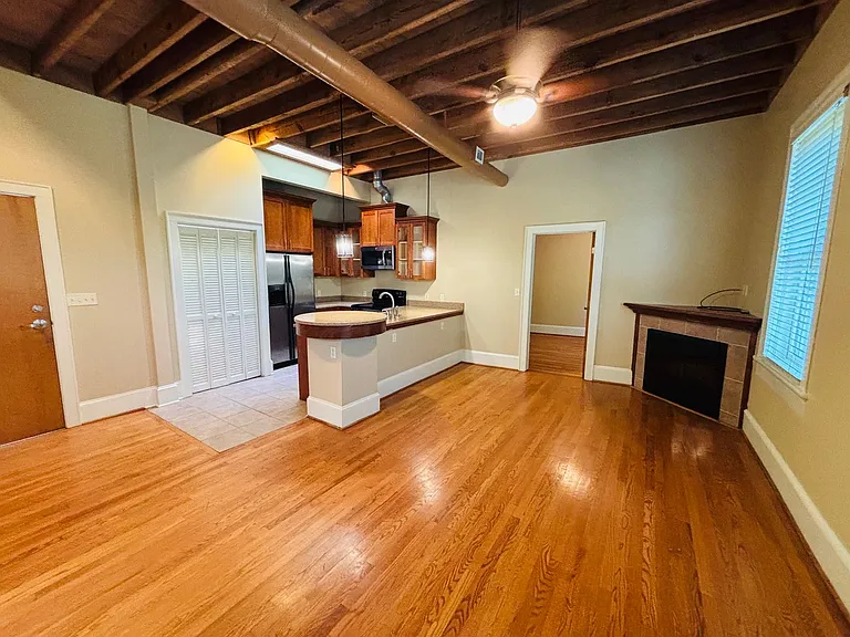 2 Bedroom, 1 Bath Apartment — Photo 3