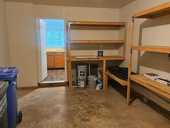 5th image of 302 Independence Dr
