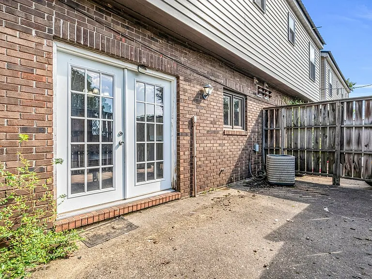 400 Forrest Blvd #15 — Photo 14