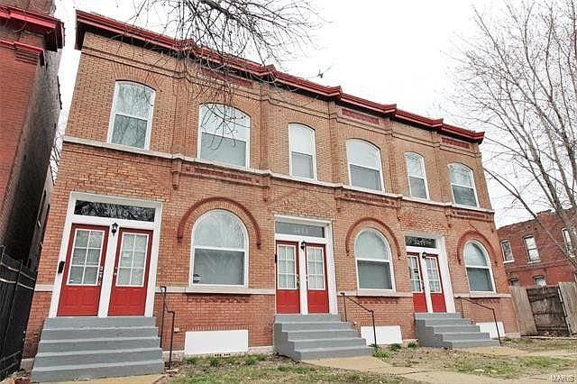 Only three side-by-side apartments in this all-brick buildin