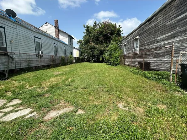 2204 Touro St, New Orleans, LA 70119