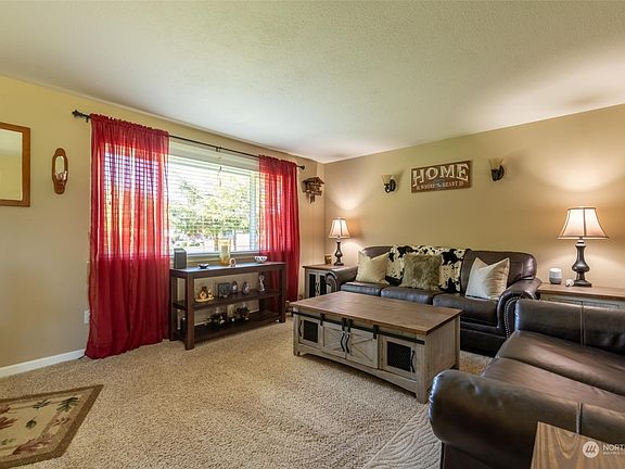 4th image of 5801 208th Street E