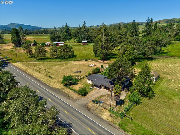 3rd image of 21138 N Umpqua Hwy