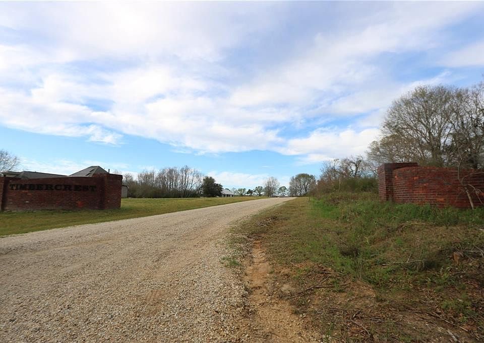 1st image of Timbercrest Dr