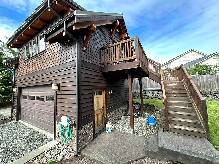 1843 NE Virginia Ct — Photo 31