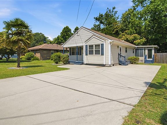 4th image of 1031 Railroad Ave