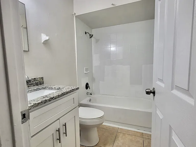 1704 Birchwood Cir #2 — Photo 11