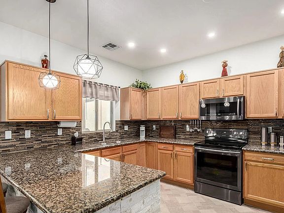 3rd image of 2721 E Schiliro Cir