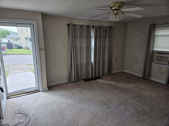 4th image of 360 E Mountain Ave