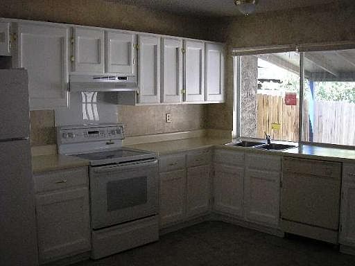 4th image of 1235 LONGMONT DR #0