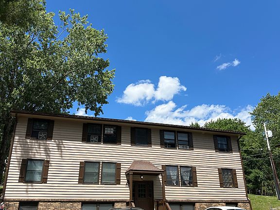 3rd image of 137 Stoneybrook Ct Unit A2